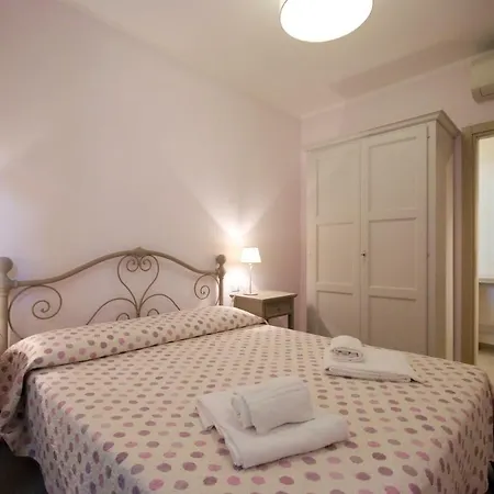 Appartamenti Procchio